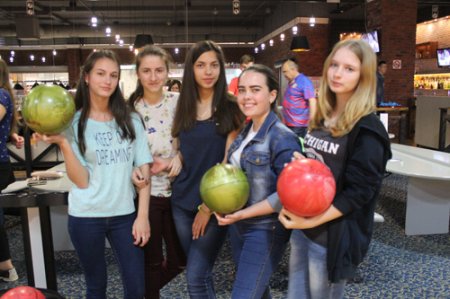 Переможці рейтингу класів відвідали боулінг-клуб