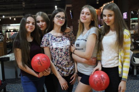 Переможці рейтингу класів відвідали боулінг-клуб