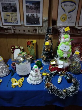 Благодійний новорічний ярмарок