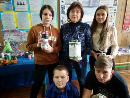 Благодійний новорічний ярмарок