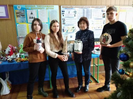 Благодійний новорічний ярмарок