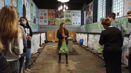 2 червня 9-ХБ клас відвідав сортувальний центр