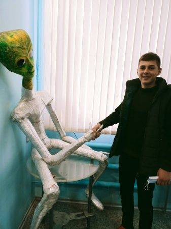 2 червня учні 9-ФМ та 9-ТХ відвідали планетарій