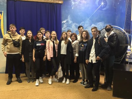 2 червня учні 9-ФМ та 9-ТХ відвідали планетарій