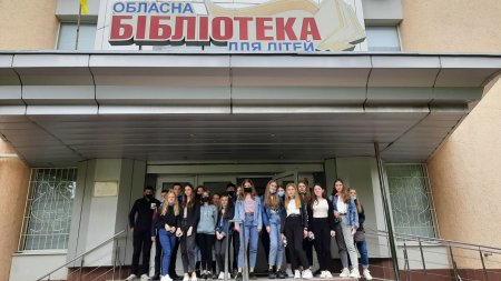 01.06 учні 8-ГМ відвідали бібліотеку