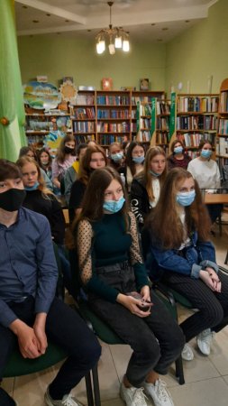 01.06 учні 8-ГМ відвідали бібліотеку